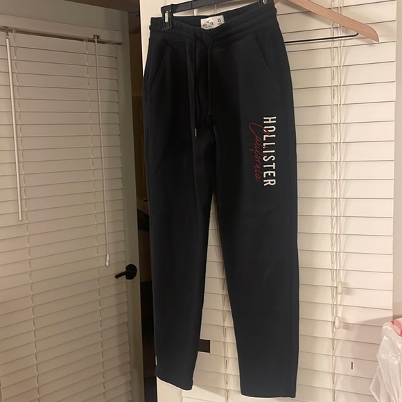 Hollister Other - Men’s Hollister sweatpants with embroidered logo